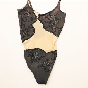 WOLFORD EMBROIDERED BLACK/NUDE BODYSUIT